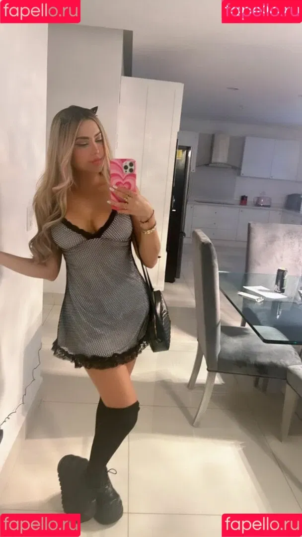 AriGameplays Onlyfans Photo Gallery 