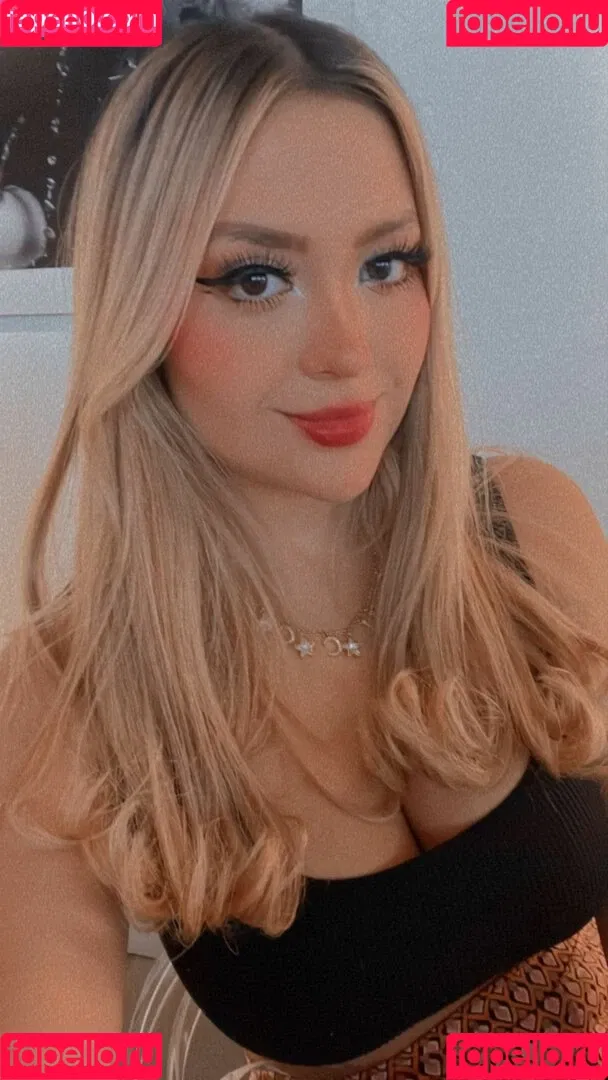 AriGameplays Onlyfans Photo Gallery 