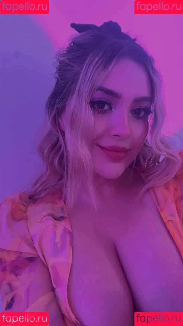 AriGameplays Onlyfans Photo Gallery 