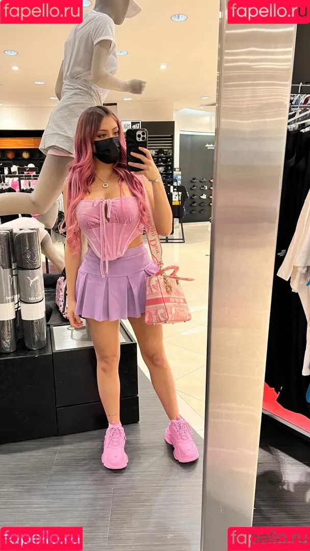 AriGameplays Onlyfans Photo Gallery 