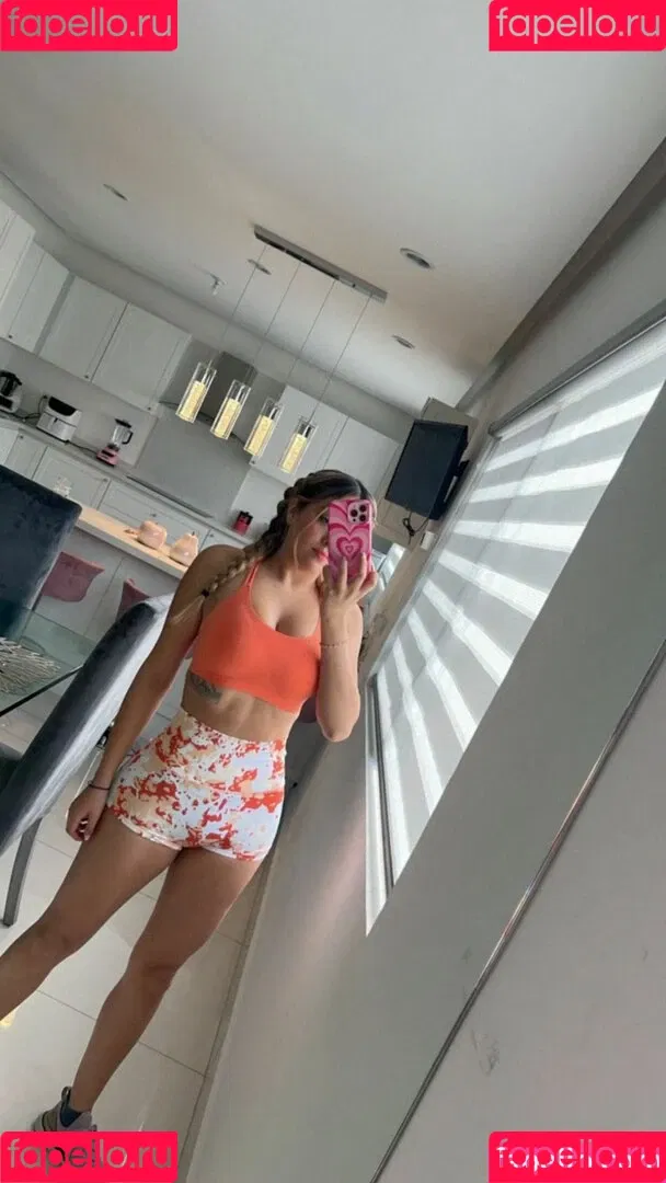 AriGameplays Onlyfans Photo Gallery 