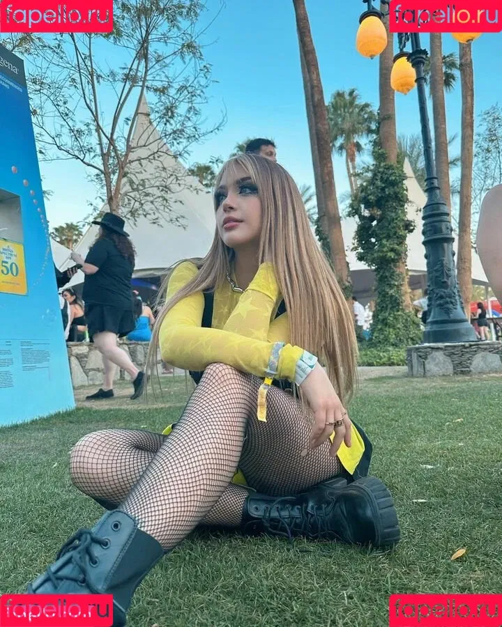AriGameplays Onlyfans Photo Gallery 
