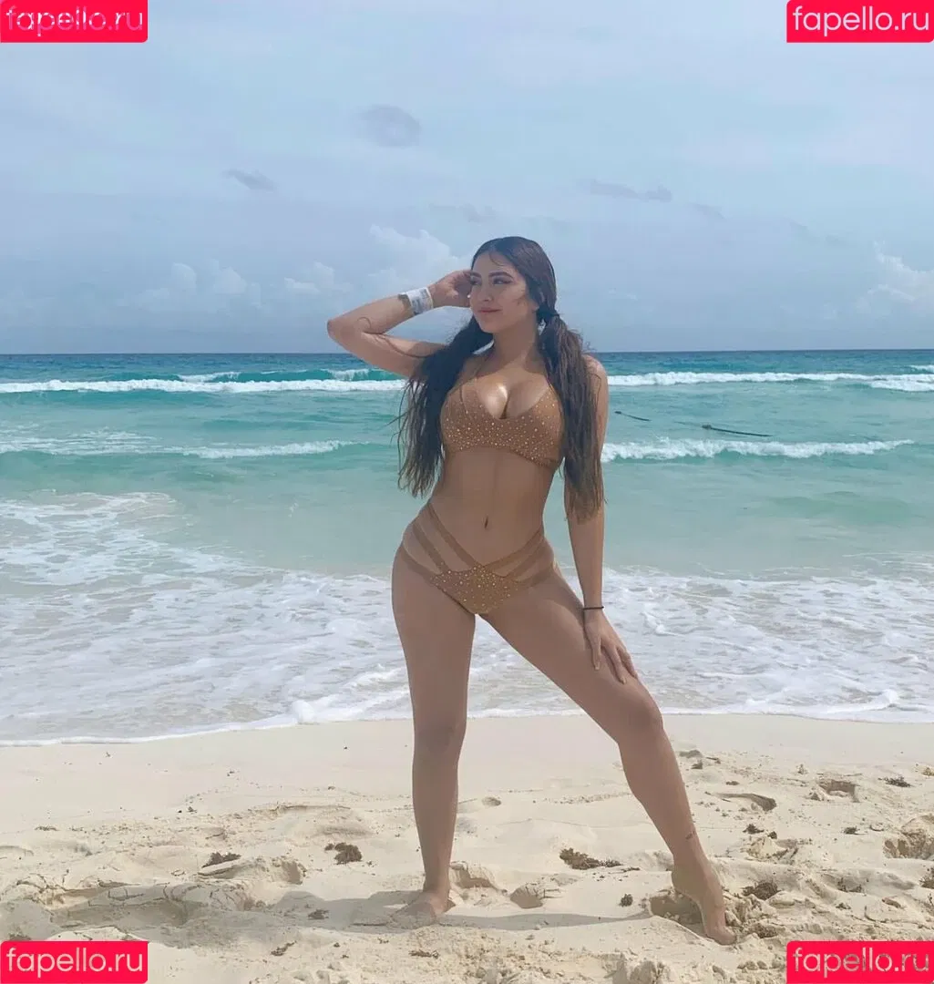 AriGameplays Onlyfans Photo Gallery 