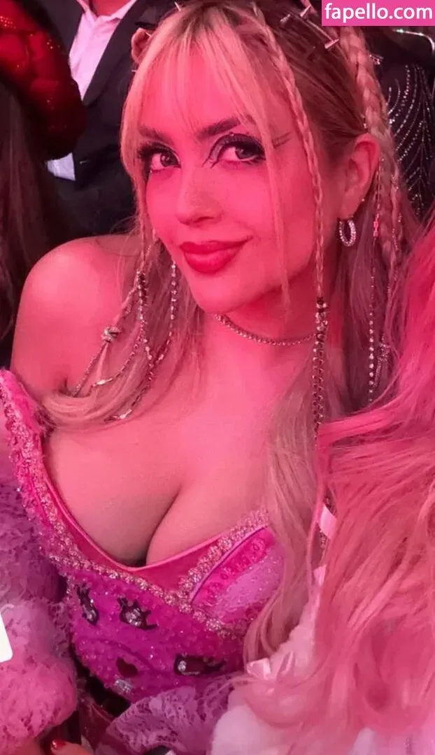 AriGameplays Onlyfans Photo Gallery 