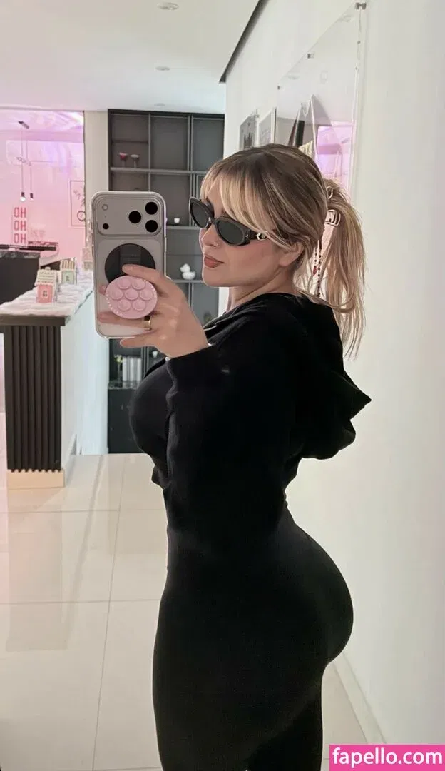 AriGameplays Onlyfans Photo Gallery 