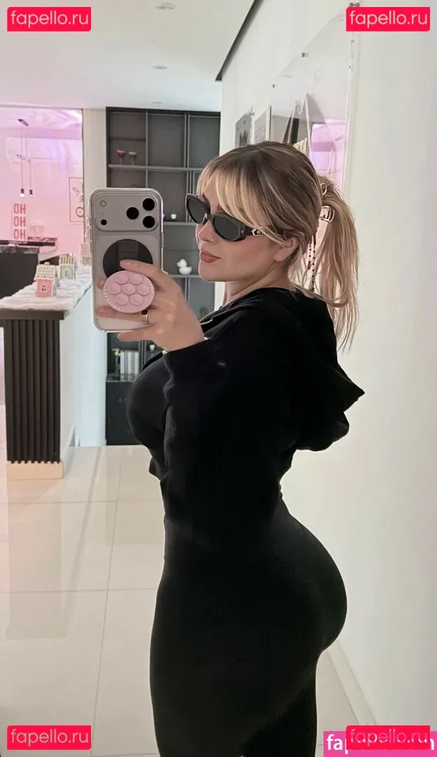 AriGameplays Onlyfans Photo Gallery 