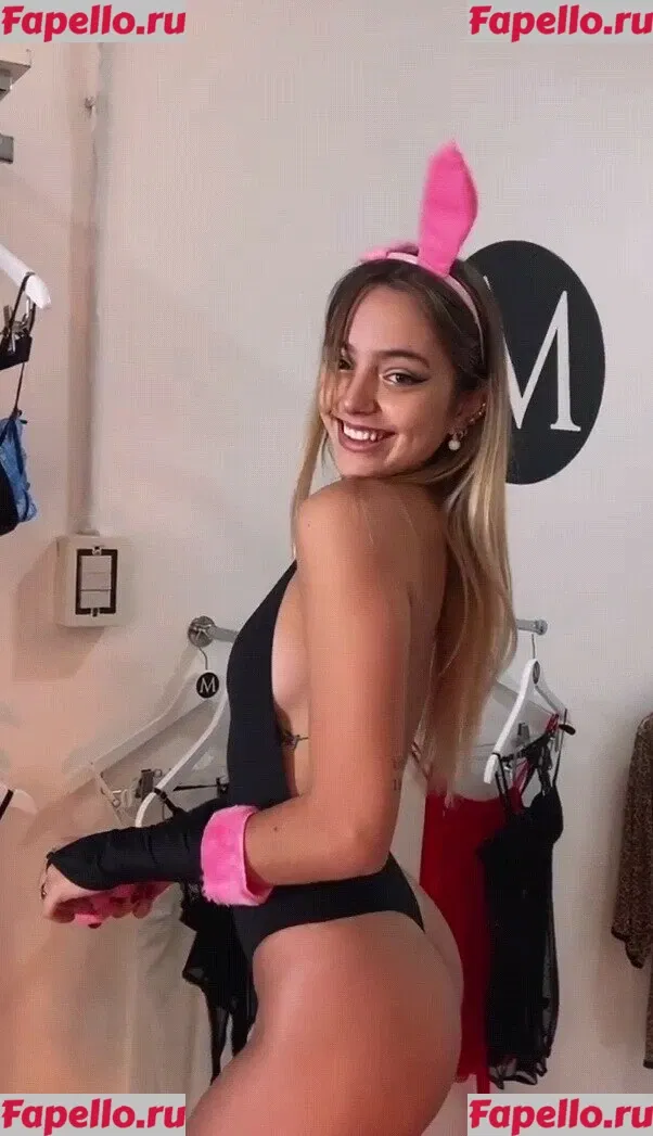Ángeles Watters Onlyfans Photo Gallery 