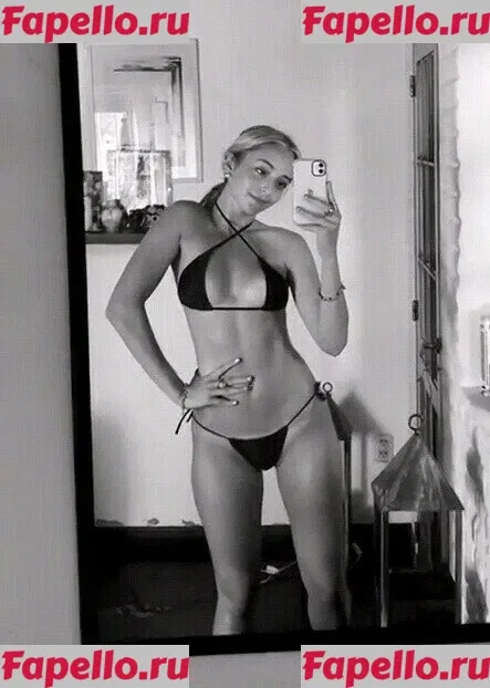 Ángeles Watters Onlyfans Photo Gallery 