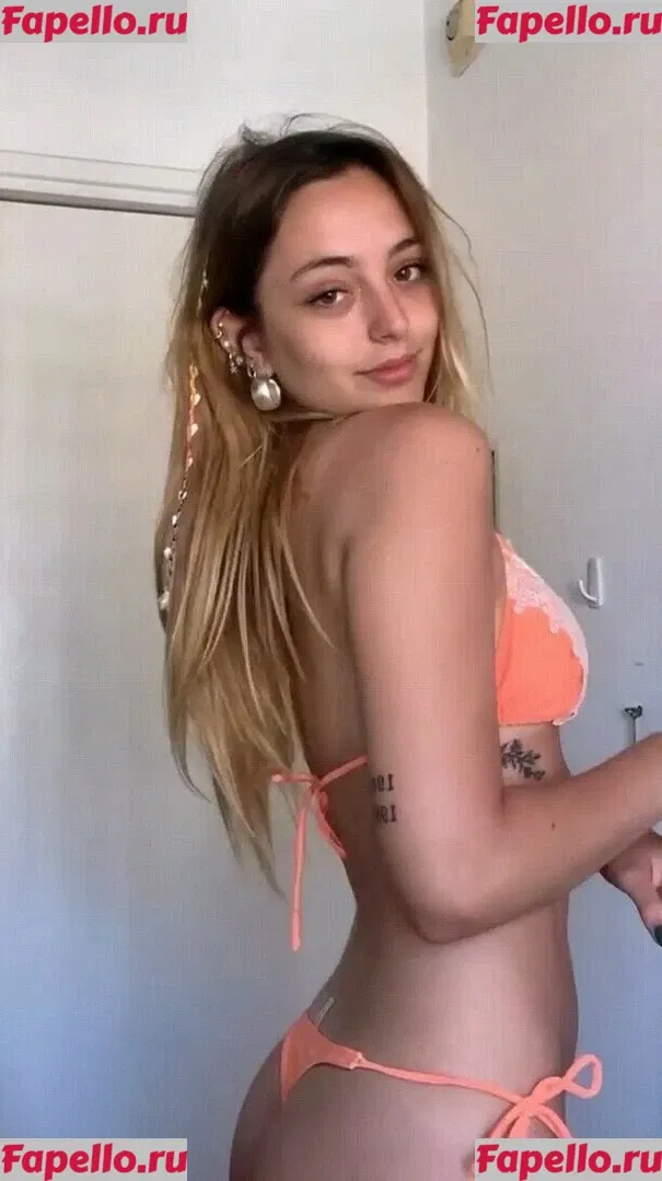 Ángeles Watters Onlyfans Photo Gallery 