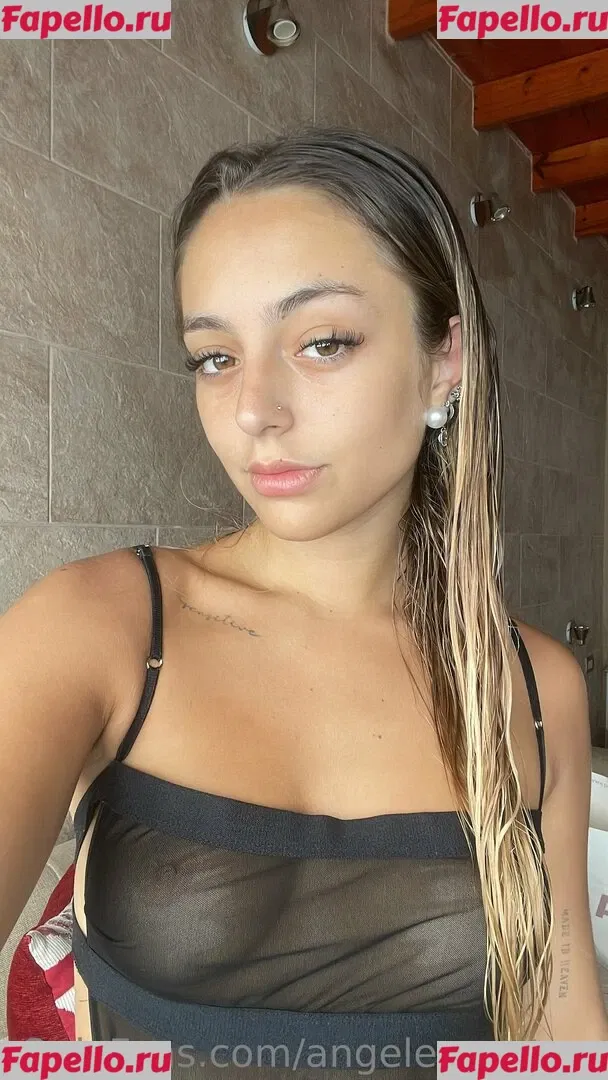 Ángeles Watters Onlyfans Photo Gallery 