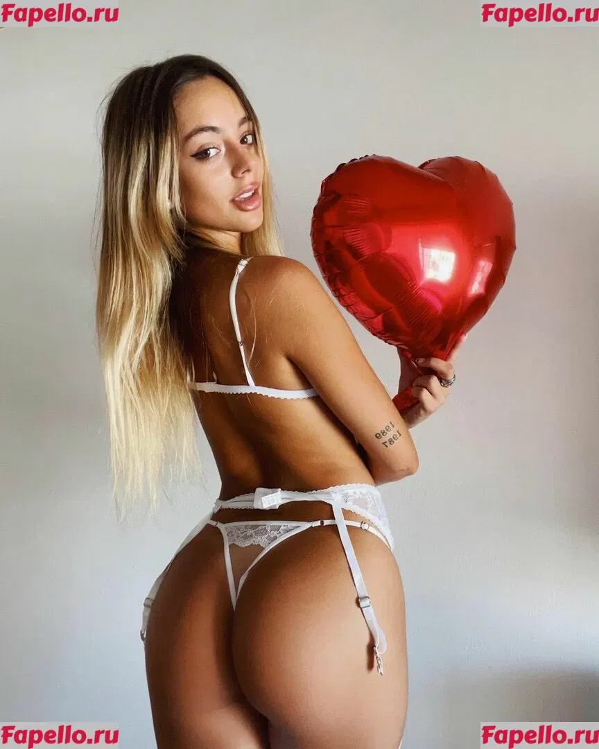Ángeles Watters Onlyfans Photo Gallery 