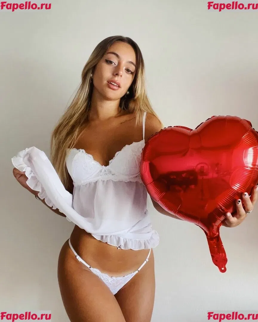 Ángeles Watters Onlyfans Photo Gallery 