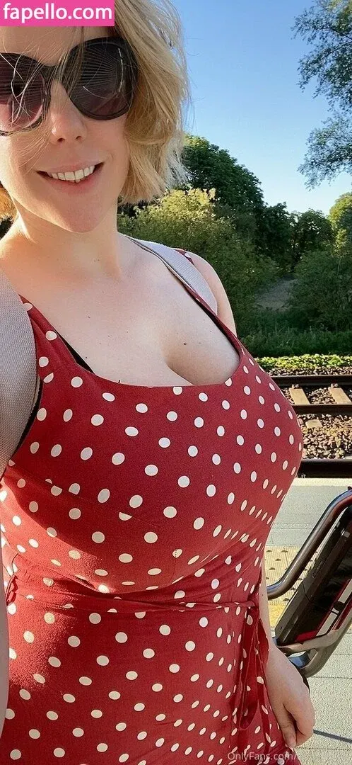 bustylily Onlyfans Photo Gallery 