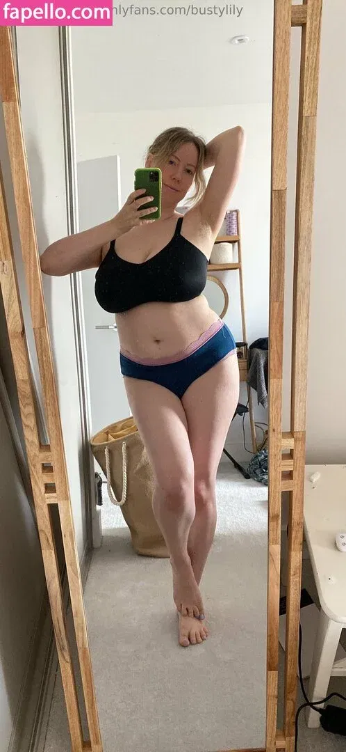 bustylily Onlyfans Photo Gallery 