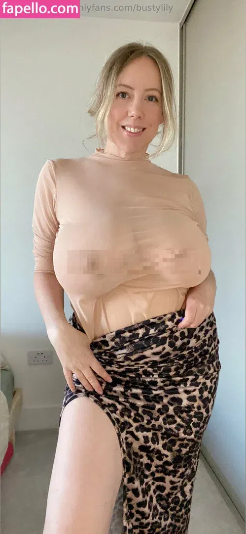 bustylily Onlyfans Photo Gallery 
