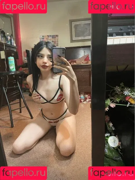 awhuhlol Onlyfans Photo Gallery 