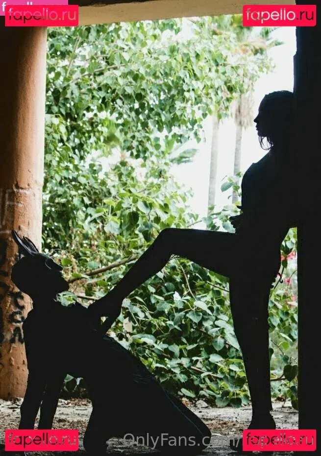 Queen Red Onlyfans Photo Gallery 