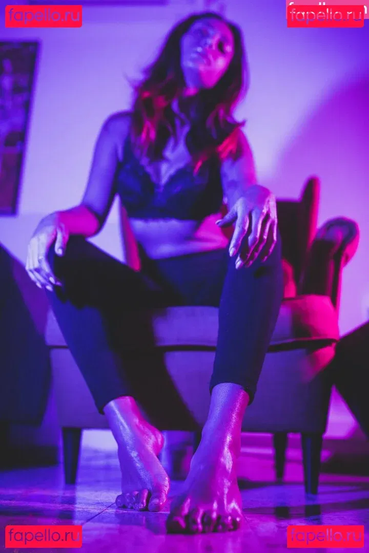 Queen Red Onlyfans Photo Gallery 