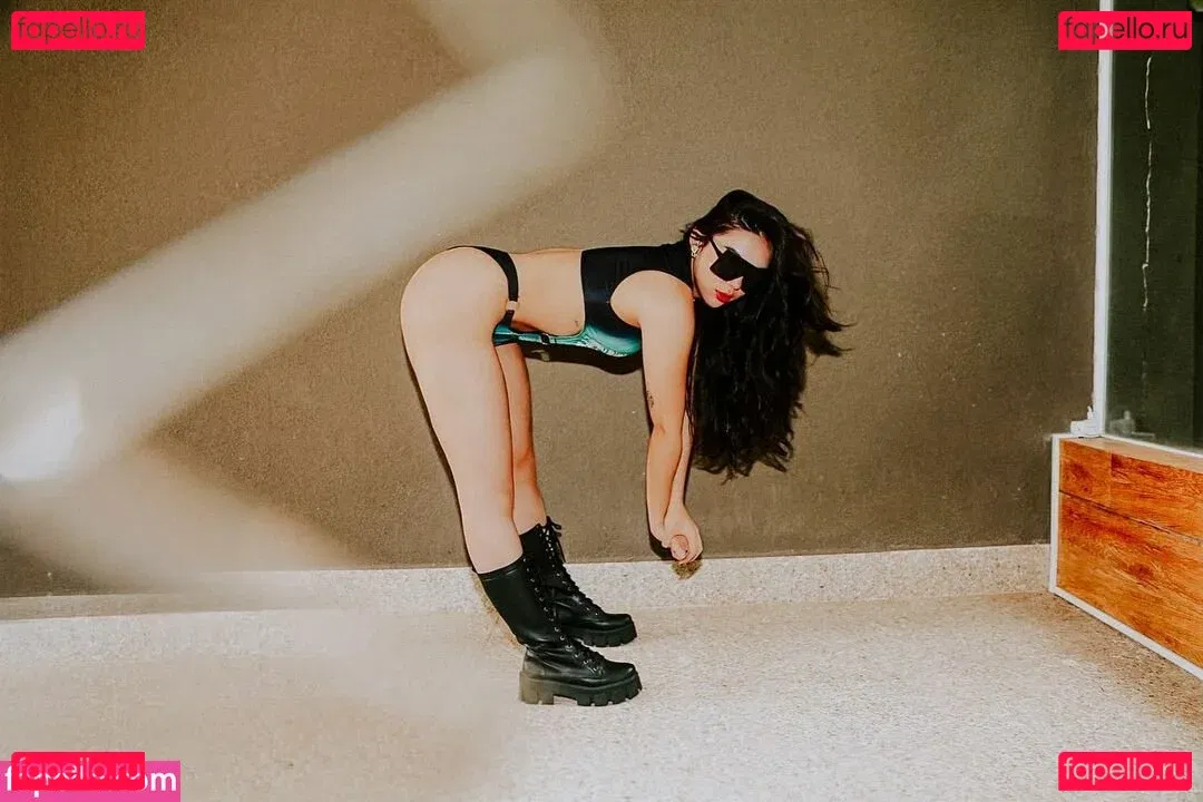 Anna Kisue Onlyfans Photo Gallery 