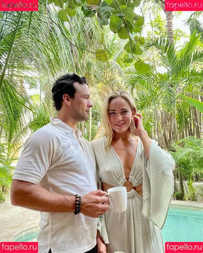 Caity Lotz Onlyfans Photo Gallery 