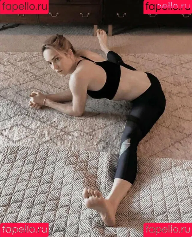 Caity Lotz Onlyfans Photo Gallery 