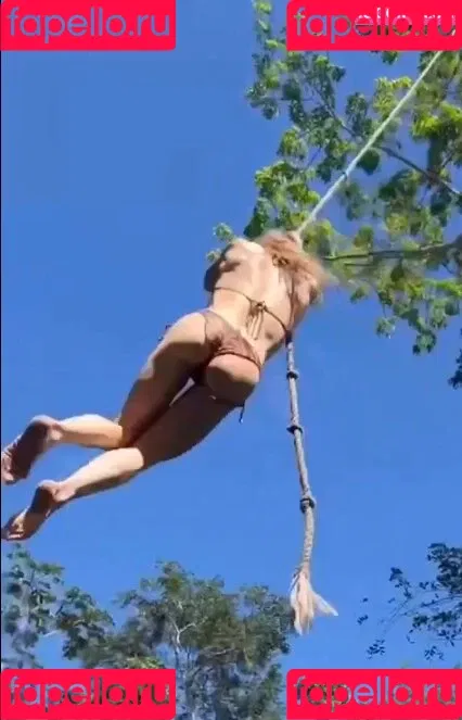 Caity Lotz Onlyfans Photo Gallery 