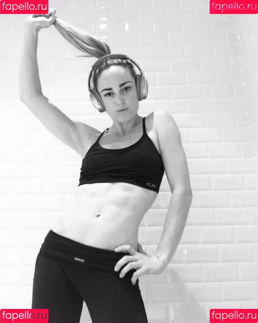 Caity Lotz Onlyfans Photo Gallery 
