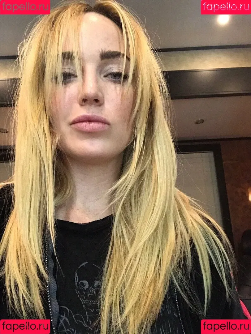 Caity Lotz Onlyfans Photo Gallery 