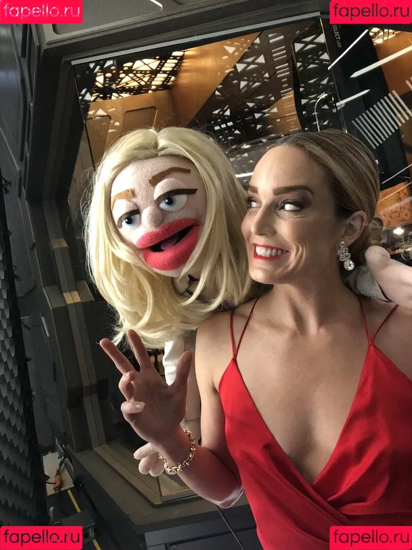 Caity Lotz Onlyfans Photo Gallery 
