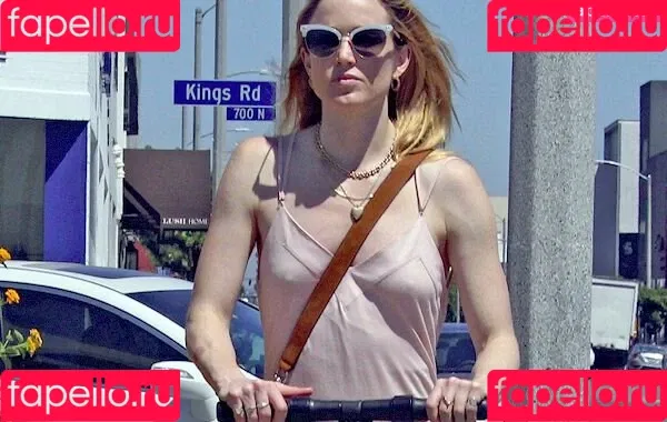 Caity Lotz Onlyfans Photo Gallery 