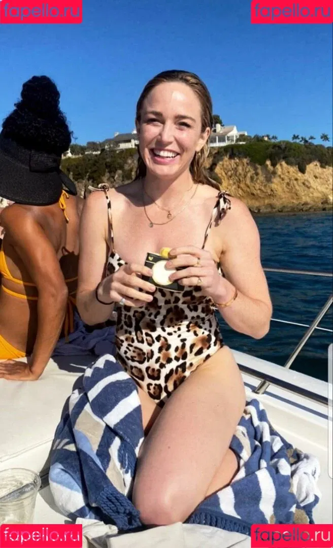 Caity Lotz Onlyfans Photo Gallery 