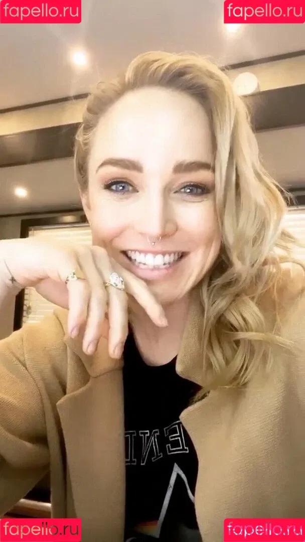 Caity Lotz Onlyfans Photo Gallery 