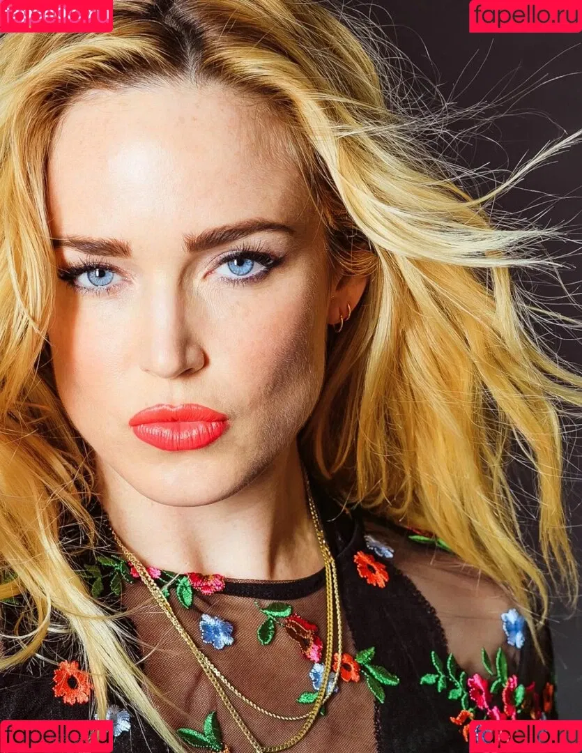 Caity Lotz Onlyfans Photo Gallery 