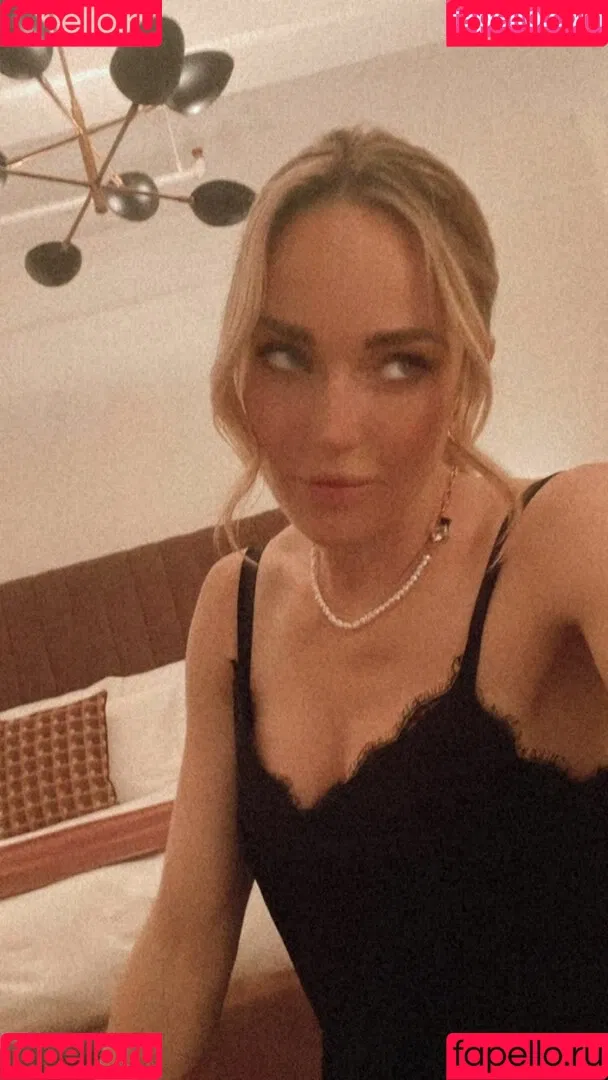 Caity Lotz Onlyfans Photo Gallery 