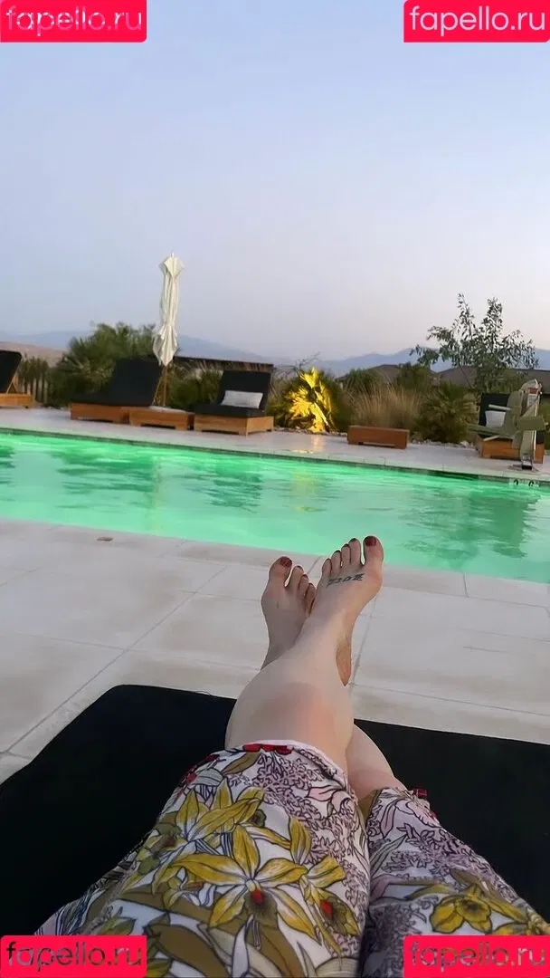 Caity Lotz Onlyfans Photo Gallery 