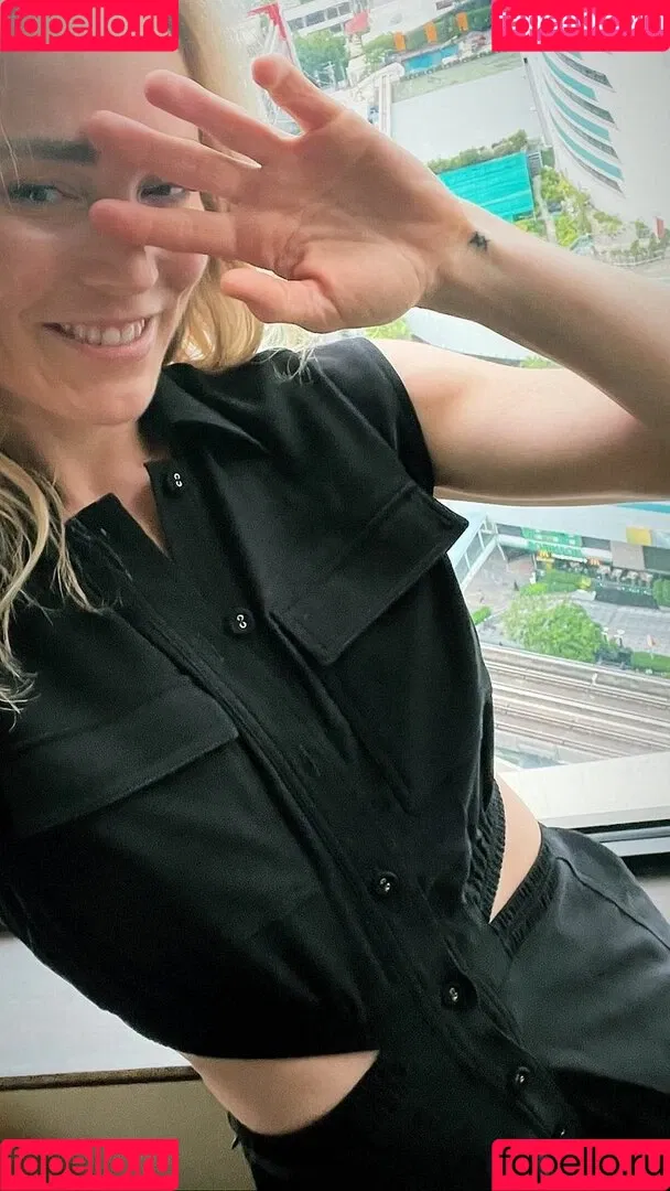 Caity Lotz Onlyfans Photo Gallery 