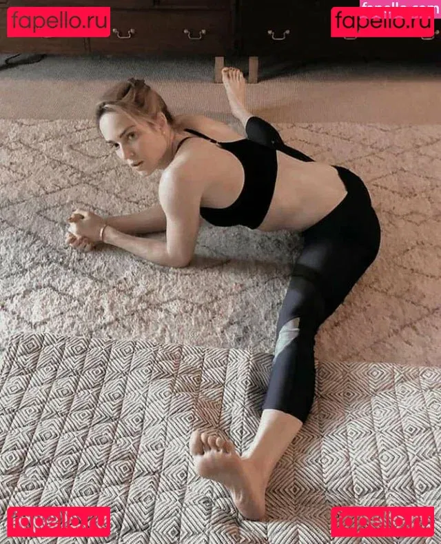 Caity Lotz Onlyfans Photo Gallery 