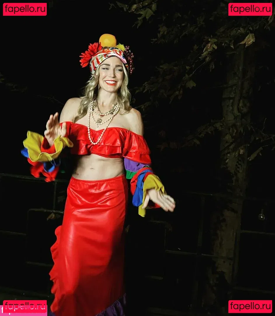 Caity Lotz Onlyfans Photo Gallery 