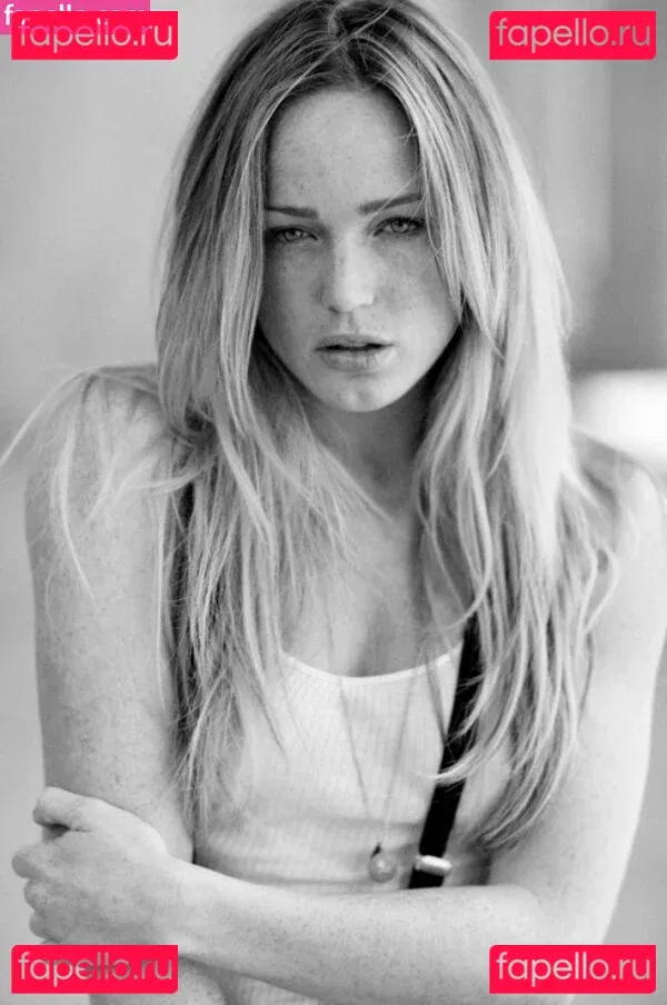 Caity Lotz Onlyfans Photo Gallery 