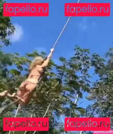 Caity Lotz Onlyfans Photo Gallery 