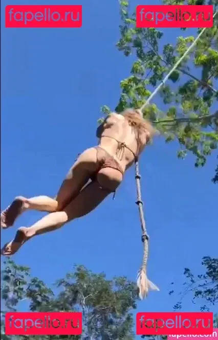 Caity Lotz Onlyfans Photo Gallery 