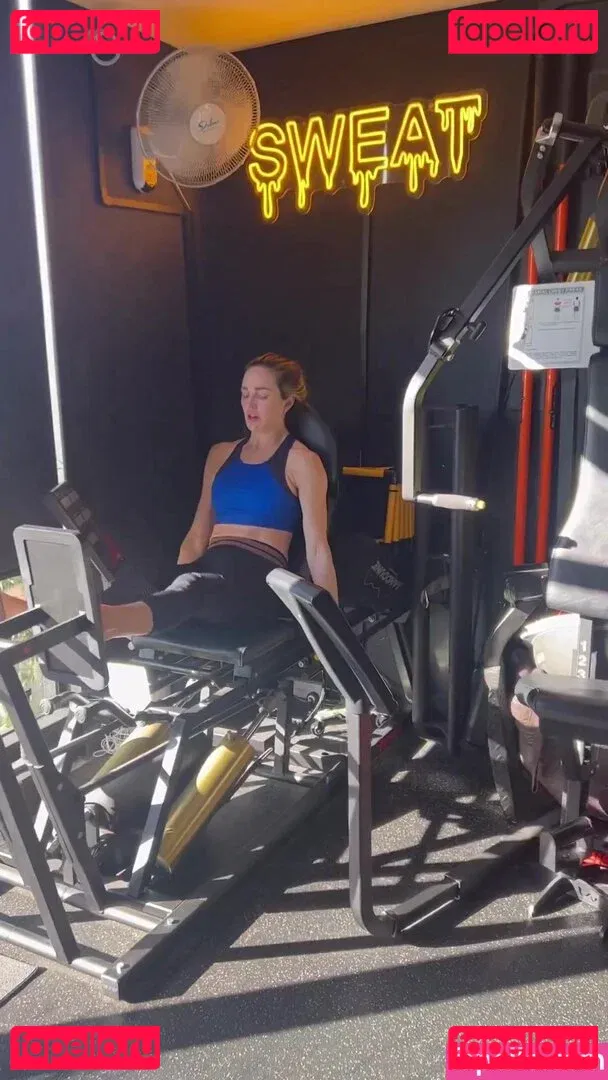 Caity Lotz Onlyfans Photo Gallery 