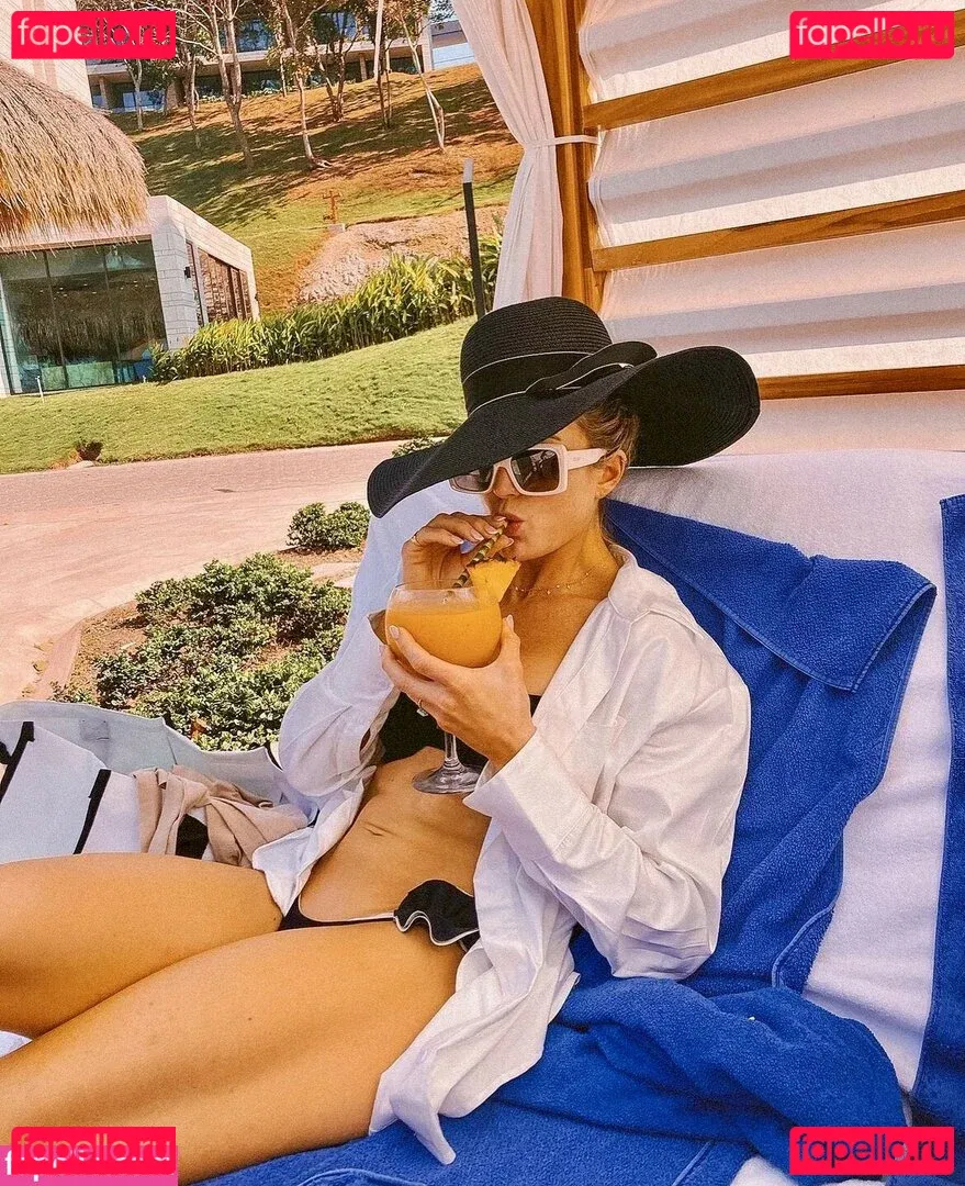 Caity Lotz Onlyfans Photo Gallery 