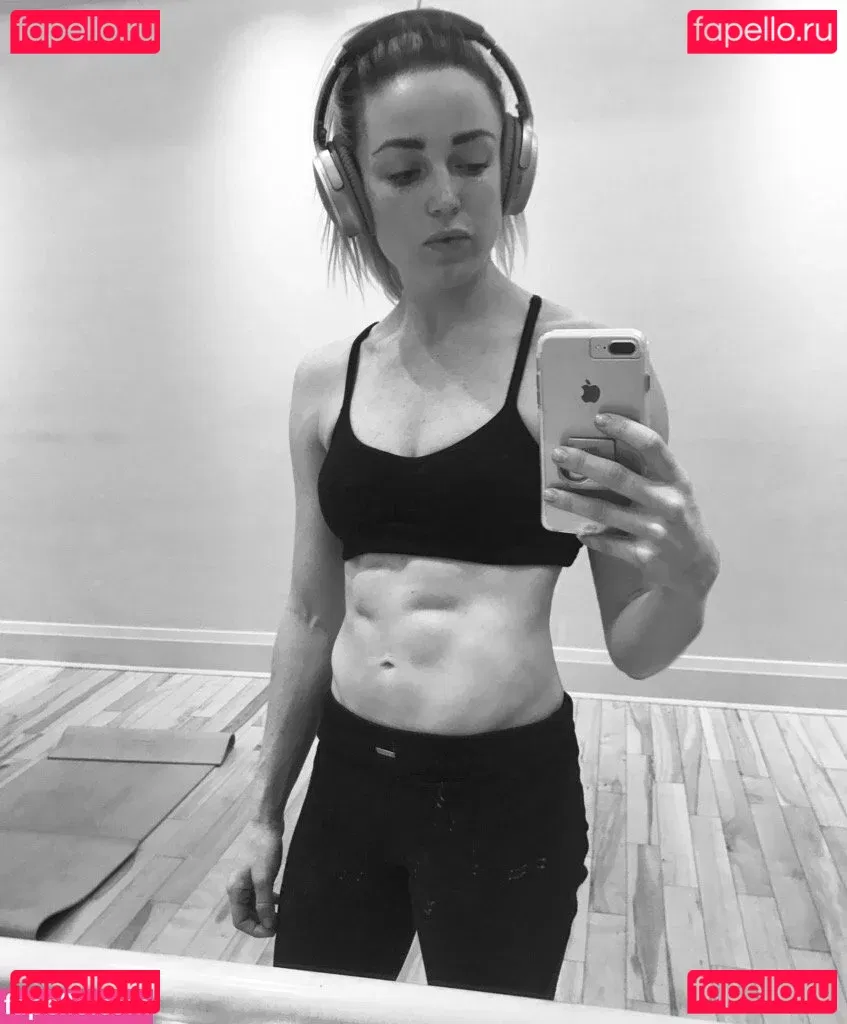 Caity Lotz Onlyfans Photo Gallery 