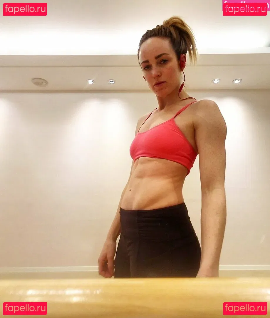 Caity Lotz Onlyfans Photo Gallery 