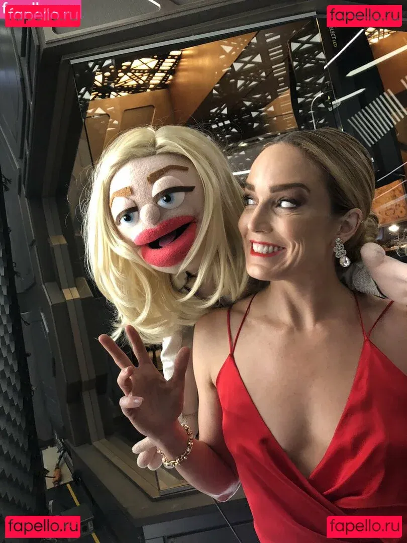 Caity Lotz Onlyfans Photo Gallery 