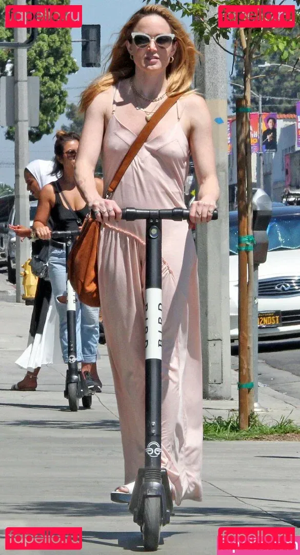 Caity Lotz Onlyfans Photo Gallery 