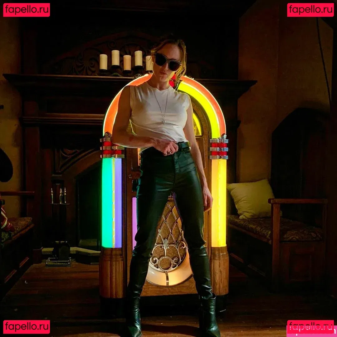 Caity Lotz Onlyfans Photo Gallery 