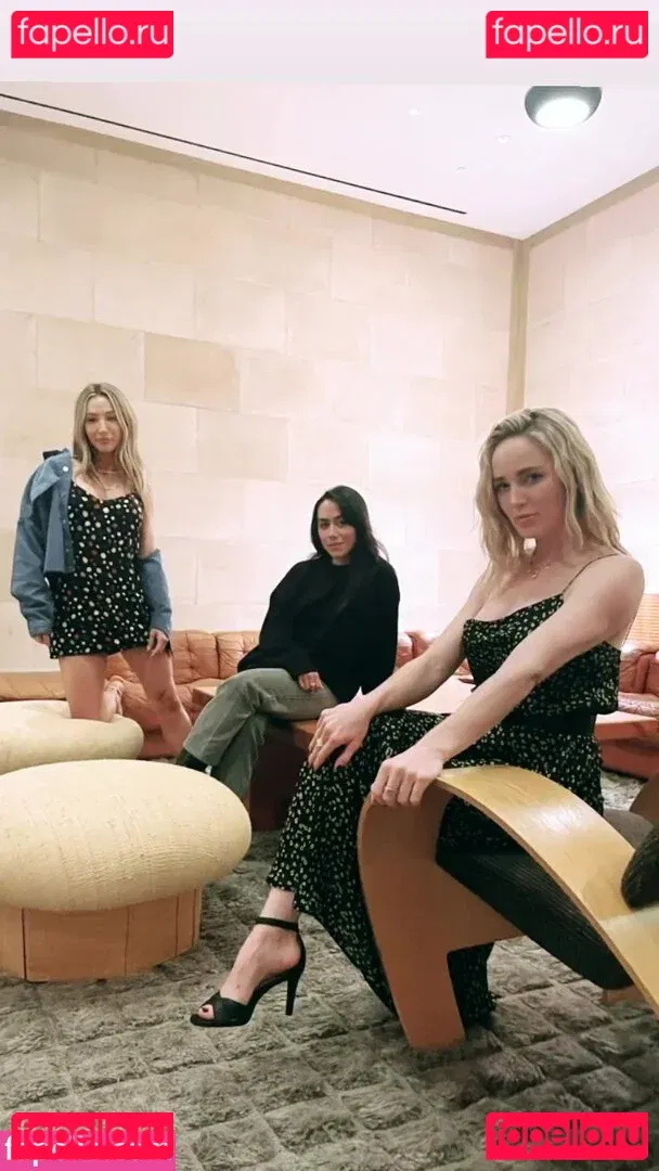 Caity Lotz Onlyfans Photo Gallery 