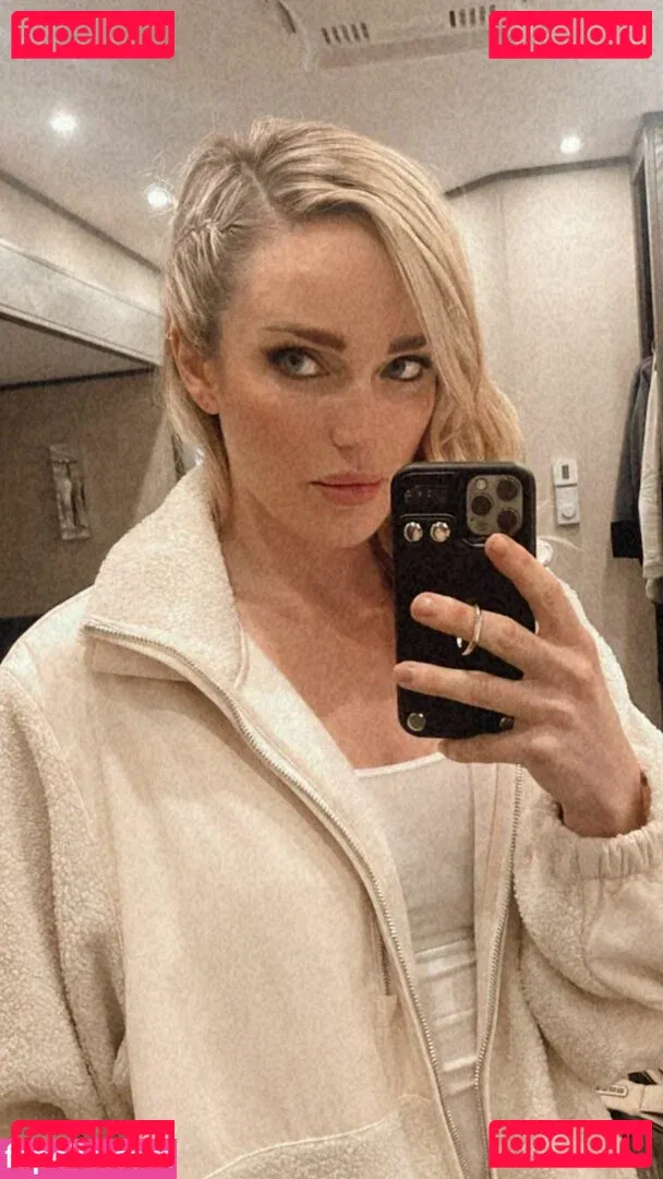 Caity Lotz Onlyfans Photo Gallery 